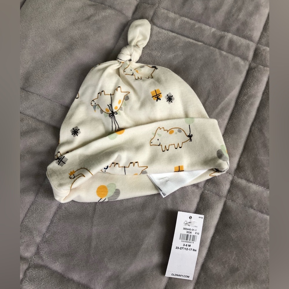 Old Navy Cream and Black Knotted Baby Hat